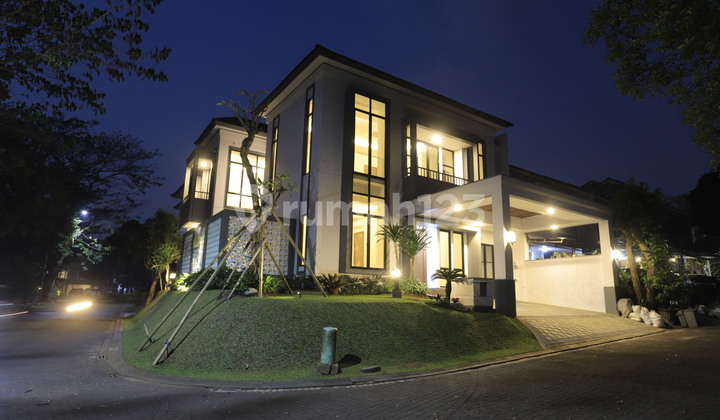 Newly Built Luxury Corner House with Independent Building in Delatinos BSD 2