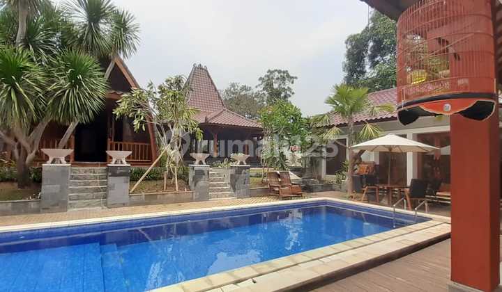 Rumah Dengan Kolang Renang Dan Mini Golf Di Pondok Ranggon