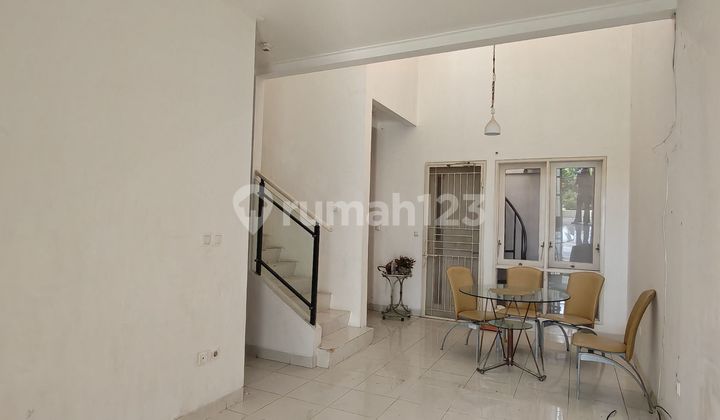 Rumah Dekat dengan Exit Tol Gading Serpong