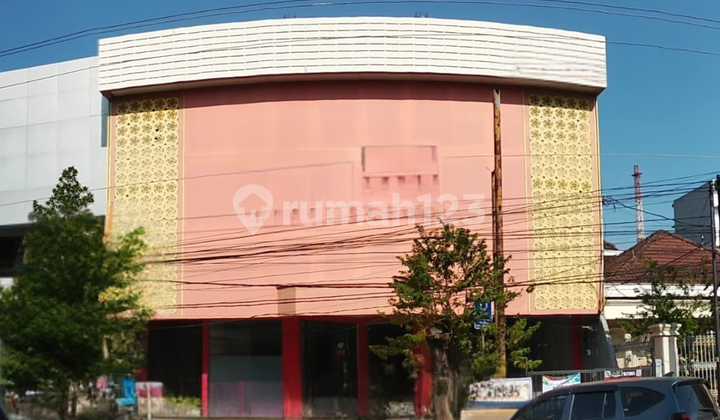 FOR RENT: BUILDING IN DOWNTOWN SEMARANG