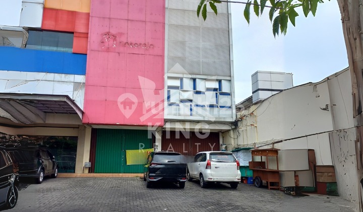 Ruko 3 Lantai Tengah Kota Area Komersil Disewakan  1