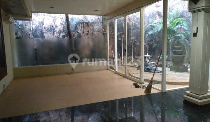 DISEWAKAN RUMAH JL MENTRI SUPENO 2