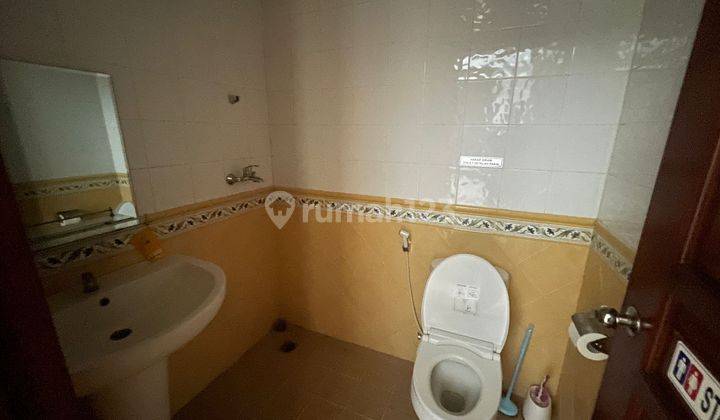 2 Storey House with Private Pool Suitable for Offices Near Plaza Renon 2