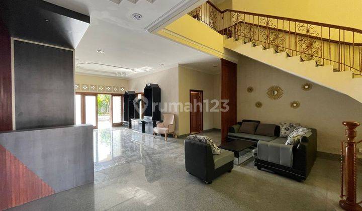 2 Storey House with Private Pool Suitable for Offices Near Plaza Renon 1