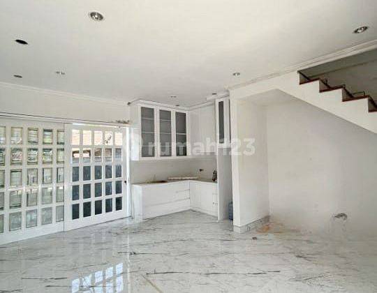 TOWNHOUSE MODERN BANGUNAN KOKOH DEKAT PANTAI SEMINYAK 1