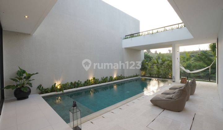 BRAND NEW VILLA VIEW FIELDS AND RIVER
LOCATED IN PERERENAN 2