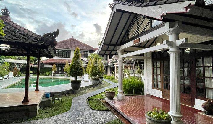 VILLA BERLOKASI STRATEGIS DEKAT PANTAI SANUR DAN PUSAT RENON 1