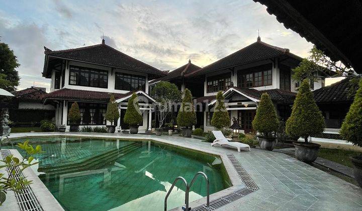 VILLA BERLOKASI STRATEGIS DEKAT PANTAI SANUR DAN PUSAT RENON 2