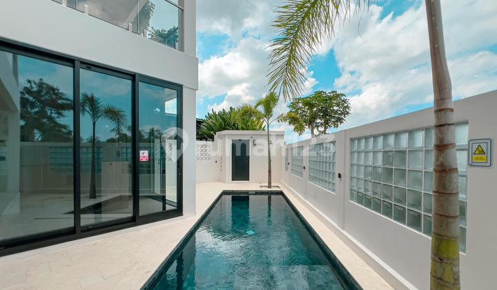 Luxury Villa Located In Strategic & Quiet Area In Tumbak Bayuh