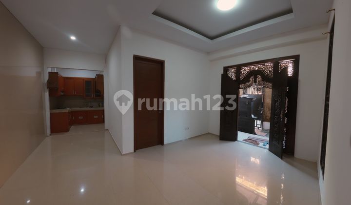 Rumah Minimalis 2 Lantai di Kawasan Elit Dekat Living World Mall