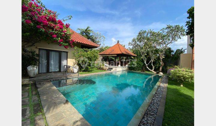 Classic Style Villa Peaceful Atmosphere Near Sidewalk Jimbaran 1