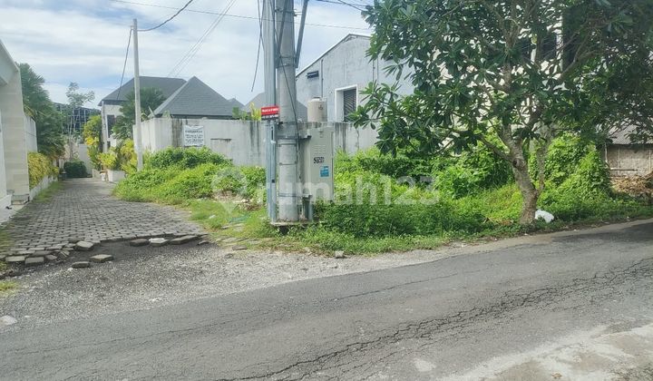 Hook Position Land on the Main Pererenan Road Suitable for Commercial Development Hook Position Land on the Main Pererenan Road Suitable for Commercial Development
