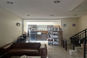 Rumah Rapi Layar Permai Pantai Indah Kapuk 2 Lantai Semi Furnish
