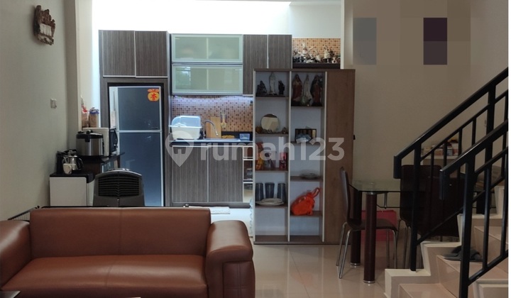 Rumah Rapi Layar Permai Pantai Indah Kapuk 2 Lantai Semi Furnish