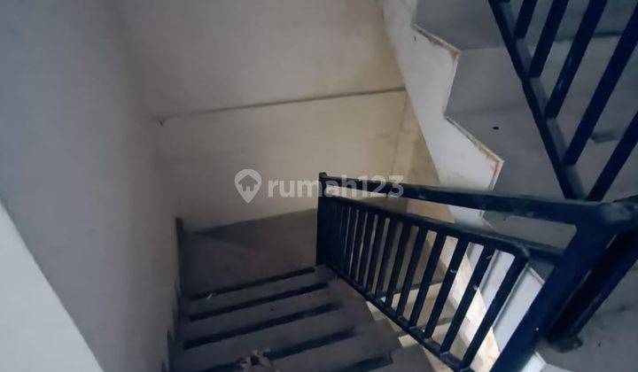 Cheap 3-Storey Shophouse on Diponegoro Main Street SHM Suitable for Offices and Shops 2