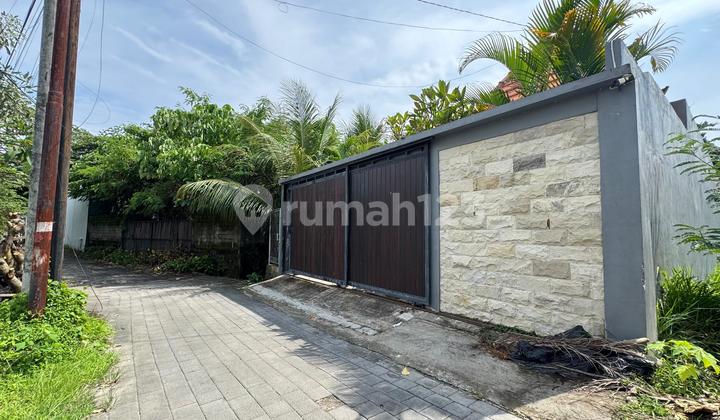 Beautiful Villa Ready to Occupy, 4 Are Area in Bumbak Umalas, Strategically Located Near Canggu and Seminyak 2