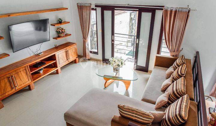 ruang tamu villa baru renovasi luas 2