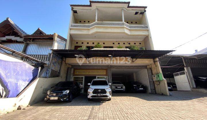 3-Storey Shophouse for Rent on Gatsu Timur Main Street Suitable for Showroom and Retail 1