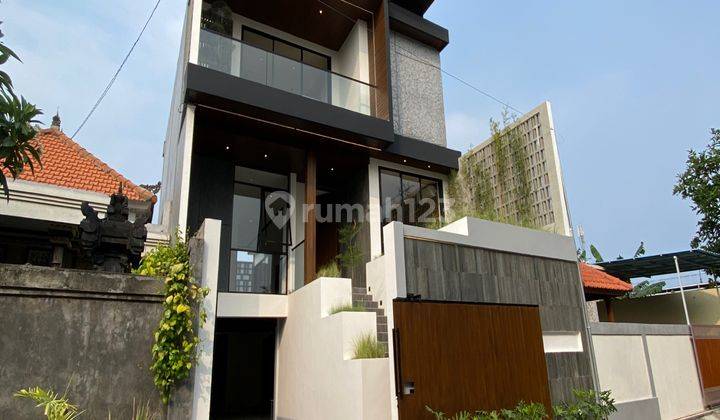 Rumah 3 Lantai Baru Semi Furnished Siap Huni Di Denpasar Barat Akses Jalan Lebar  2