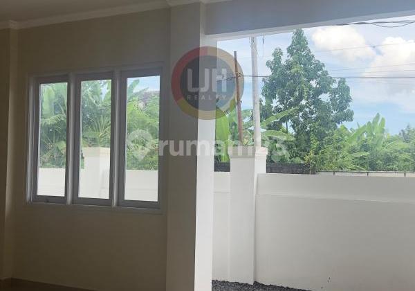 Modern Design 3 Floor House for Sale with 4 Bedrooms. Close to Gatot Subroto Barat 2