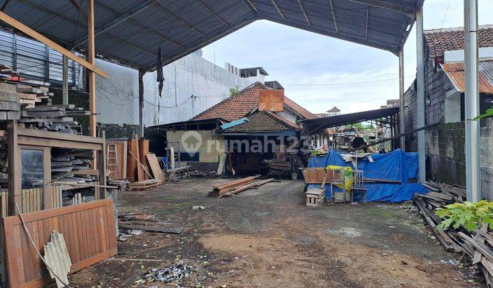 tampak depan tanah premium komersial di jalan