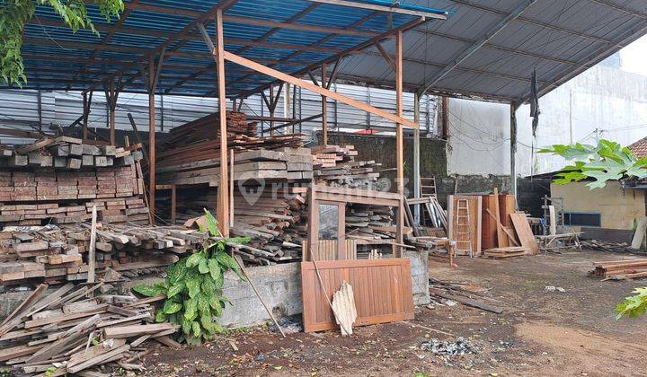 tampak depan tanah premium komersial di jalan