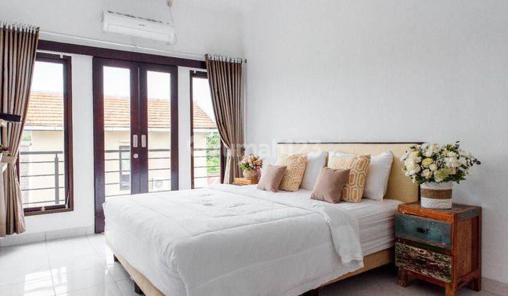 kamar tidur villa baru renovasi luas 2