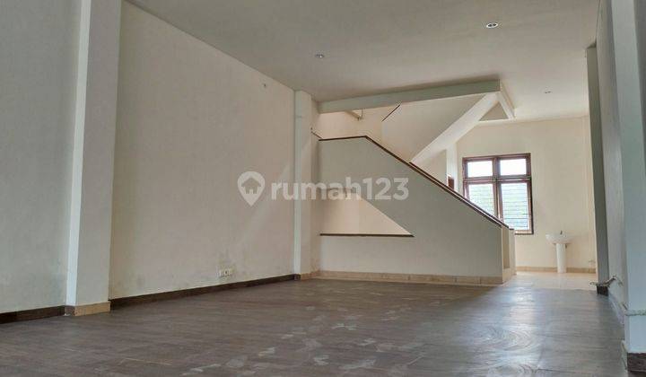 Spacious 3-Storey Shophouse In Sunset Road Kuta Shopping Area Suitable For Clinic Or Office 2