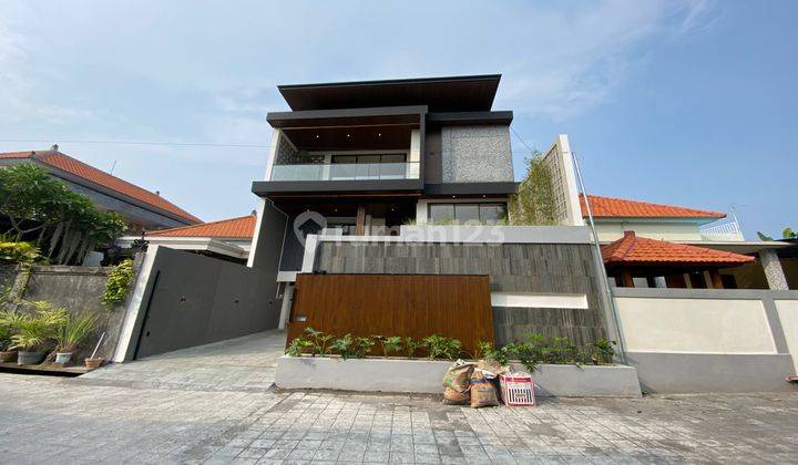 Rumah 3 Lantai Baru Semi Furnished Siap Huni Di Denpasar Barat Akses Jalan Lebar  1