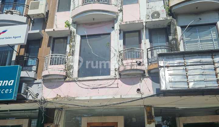 3-Story Shophouse in the Strategic Commercial Area of Sunset Road, Kuta, Bali, Suitable for Various Businesses and Ventures