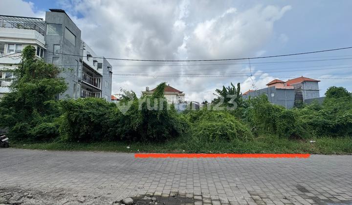 Rare Land Small Plot in Seminyak Near Kuta and Sunset Road, Suitable for Building a Villa or Homestay