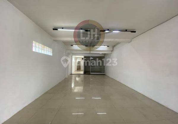 Suitable for Business! Shophouse for Lease with 2.5 Storey in Commercial Area Gunung Agung Denpasar 1
