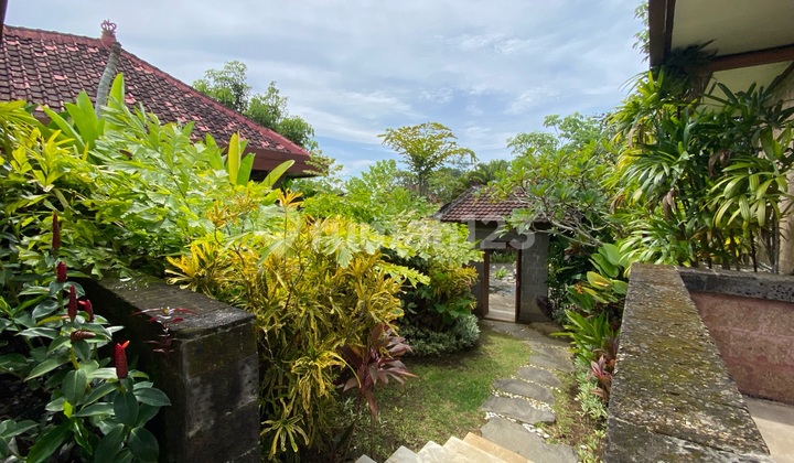 Villa 4 Bedroom Style Tropical Nyaman Furnished Siap Huni Dalam Kompleks Villa