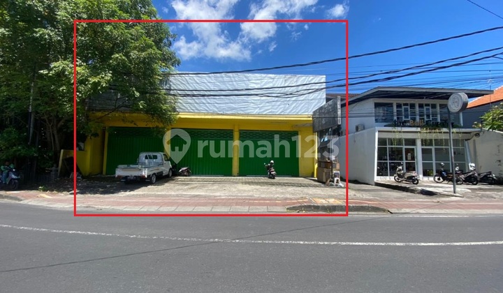 One-Story Shop and Warehouse Building on the Main Road of Gunung Soputan, Denpasar, Ready to Use with Wide Road Access