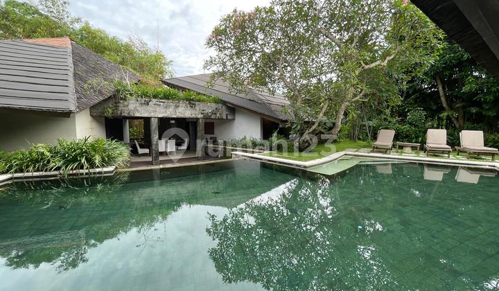 Beautiful Villa in Kuwum Umalas Kerobokan Area Quiet Prime Area Furnished