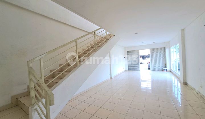 Disewakan Murah Ruko Pojok 3 Lantai Depan Living Plaza Jababeka 2