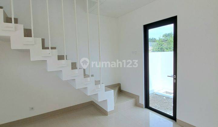 Lingkungan asri rumah dua lantai di kota Jababeka 8