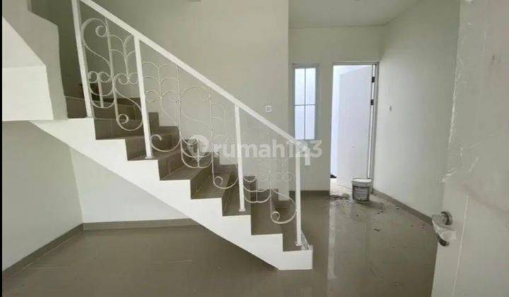 Disewakan pertahun rumah dua lantai tiga kamar tidur  6