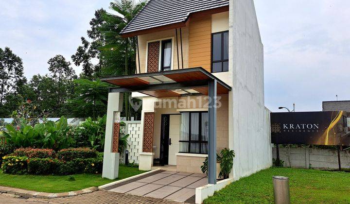 Rumah dua lantai dilingkungan nyaman dilengkapi kolam renang  1