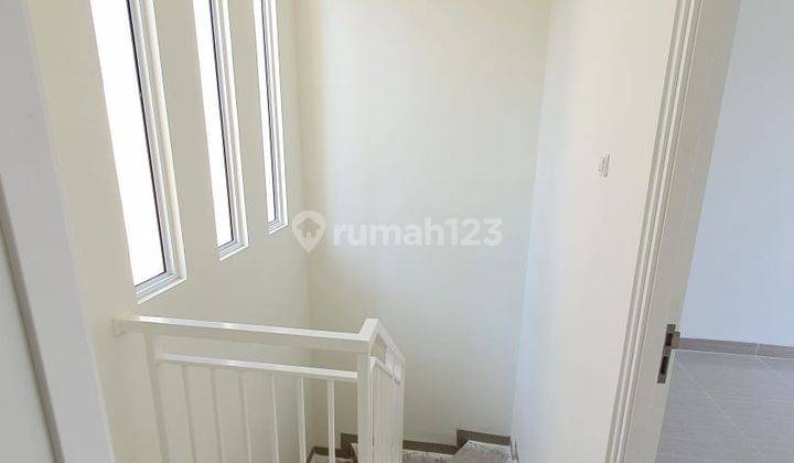 Disewakan rumah 2 lantai 3 km dekat kampus President University 6