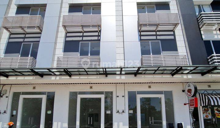 Ruko strategis di jalan boulevard hunian padat Jababeka Residence 2