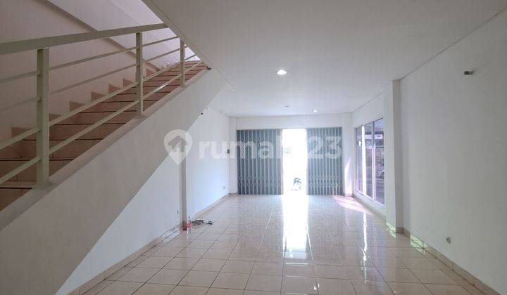 Ruko hook 3 lantai disewakan murah depan Living Plaza Jababeka 2