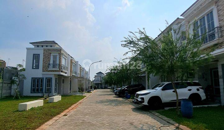 Rumah siap huni pojok sudah kanopi di Cluster Monaco Jababeka 1