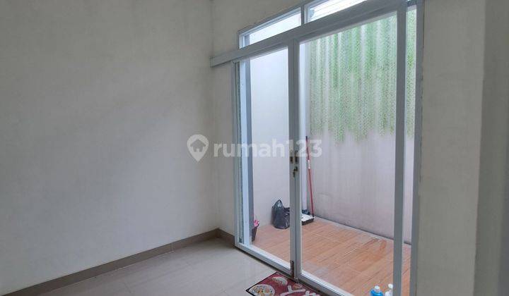 Rumah pojok 3 kamar ada AC dan water Heater di Jababeka 2