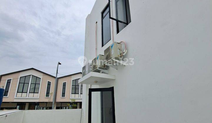 Rumah baru hook AC terpasang 3 unit sudah kanopi di Jababeka 2