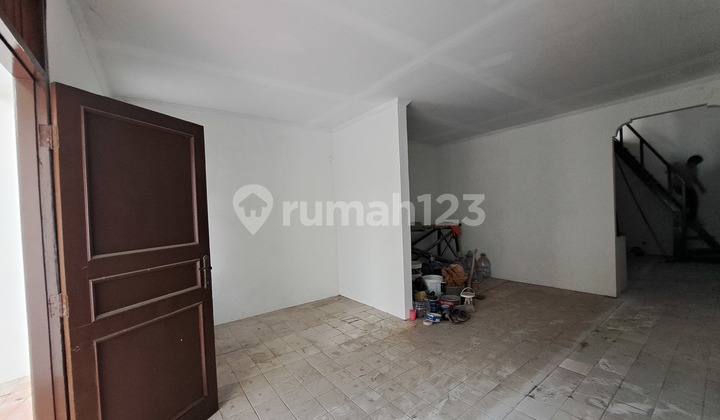 Affordable Sale: Spacious House on 133 M Land Near Living Plaza Jababeka 2