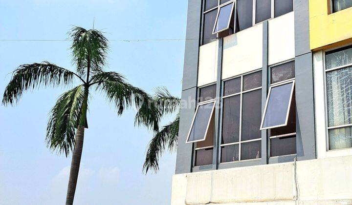 Disewakan Ruko Pojok 3 Lantai Seberang Living Plaza Jababeka 1