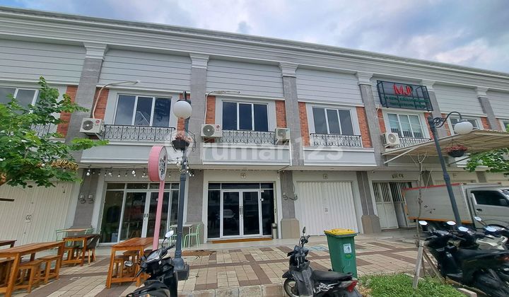 Ruko siap huni parkiran luas dan terbuka di Jababeka