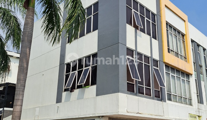 Disewakan Murah Ruko Pojok 3 Lantai Depan Living Plaza Jababeka 1