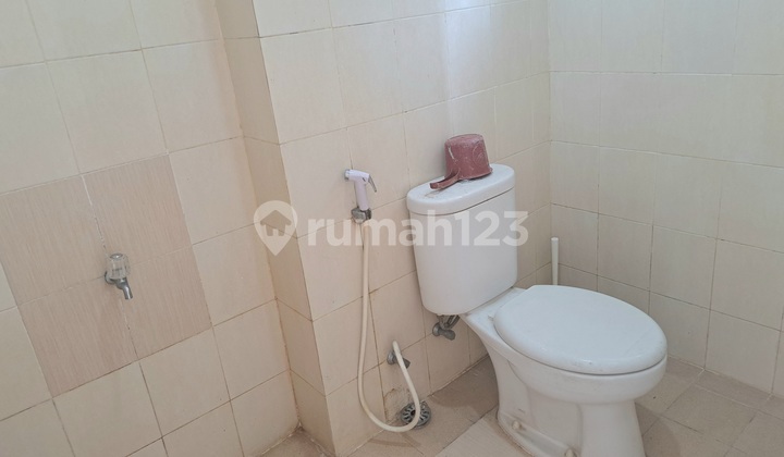 Disewakan Ruko Pojok 3 Lantai Seberang Living Plaza Jababeka 2